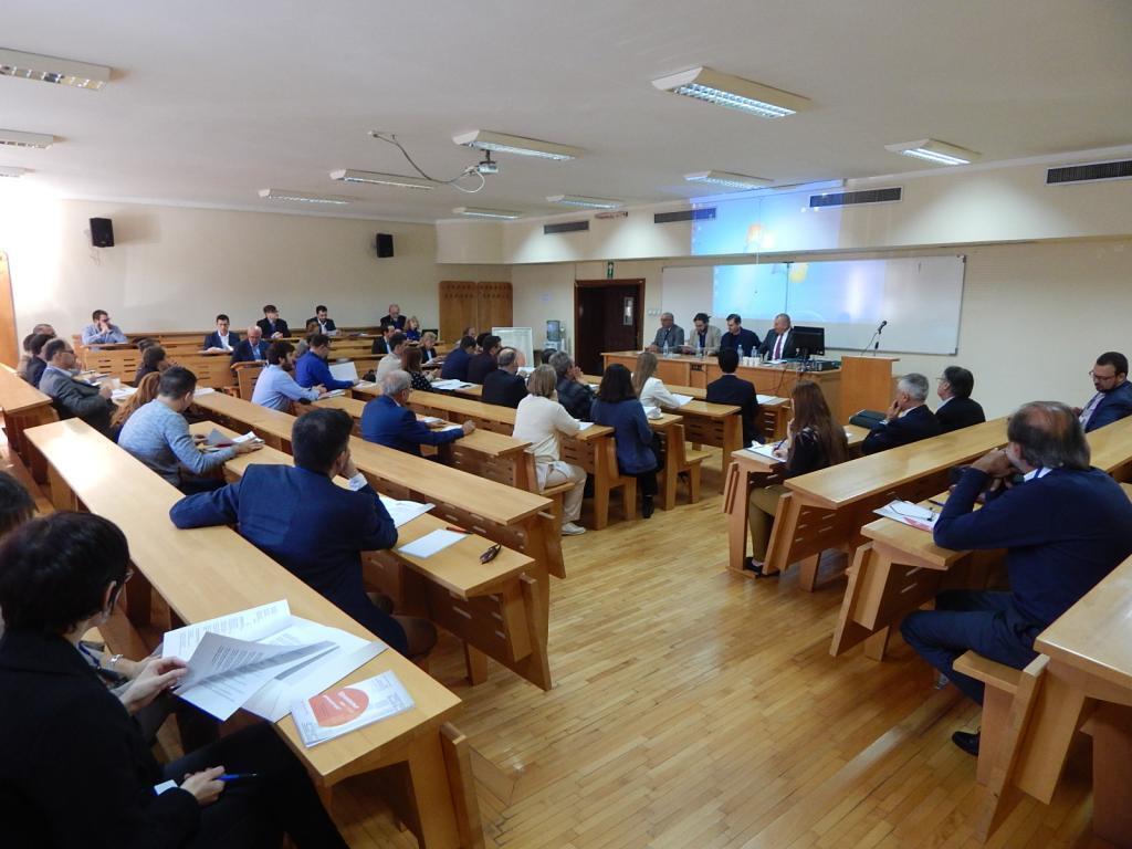 Otvoren sabor politikologa „urušavanje ili slom demokratije“