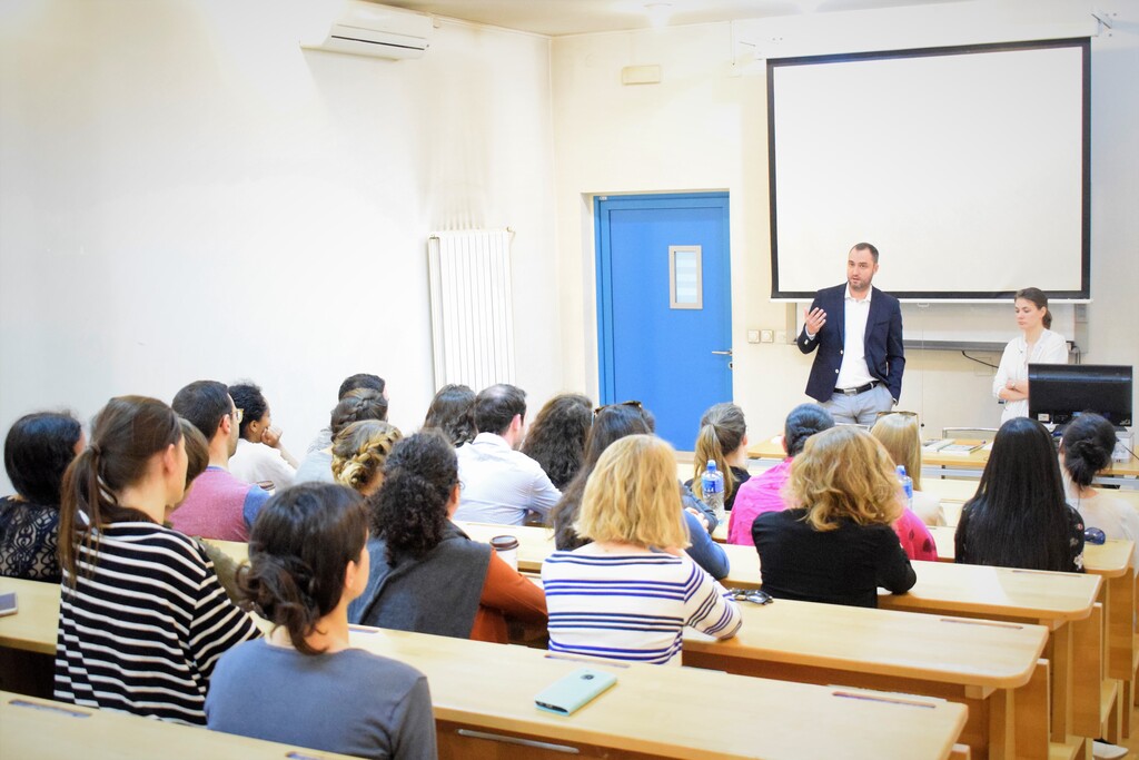 Studenti Akademije za međunarodno humanitarno pravo i ljudska prava iz Ženeve posetili Fakultet političkih nauka