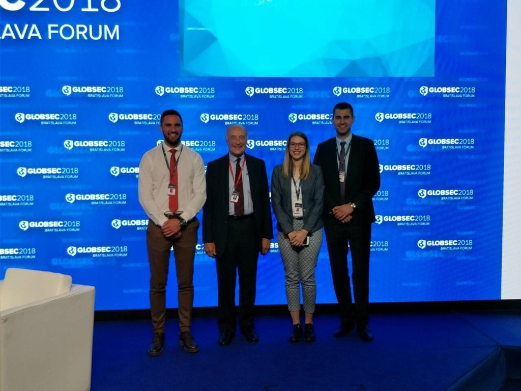 Laureati Nagrade dr Predrag Simić za 2018. godinu učestvovali na prestižnom bezbednosnom forumu ,,GLOBSEC" u Bratislavi