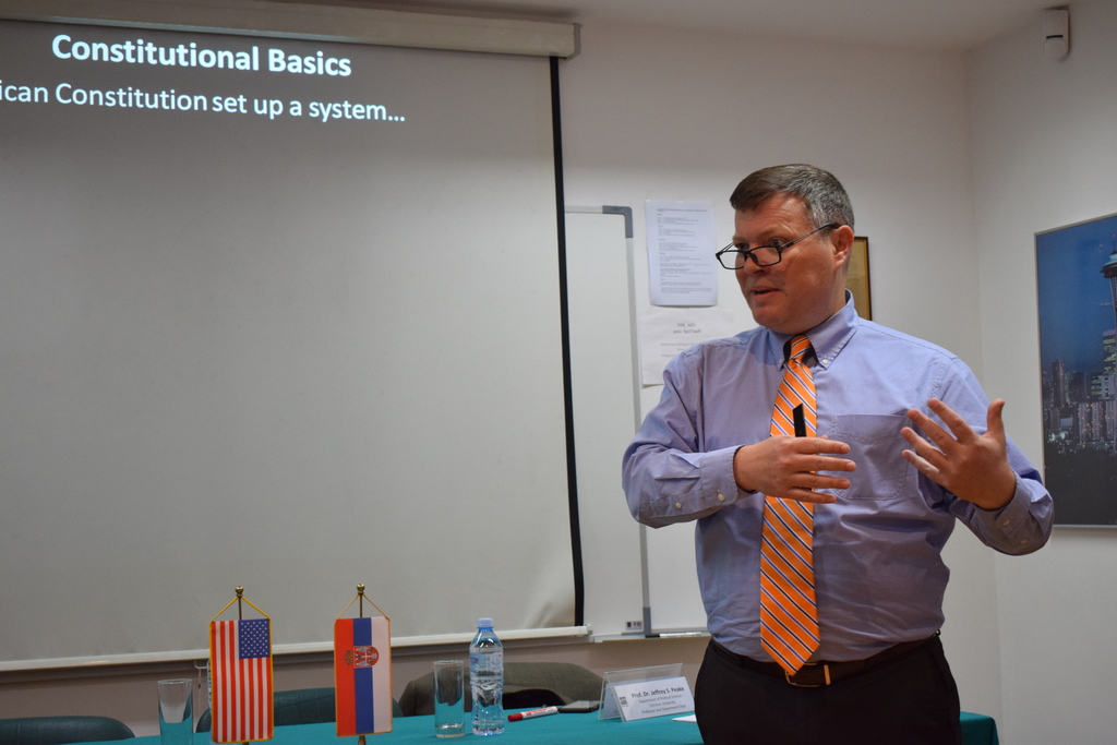 Održano predavanje prof. dr Džefrija Pika na temu „Partijski polarizam i njegov uticaj na mehanizme uzajamne kontrole u američkim institucijama“