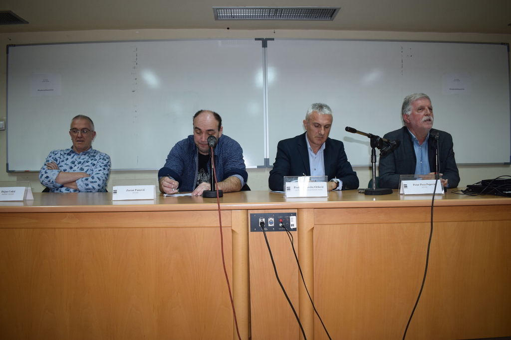 Održana tribina „Politika i rokenrol“