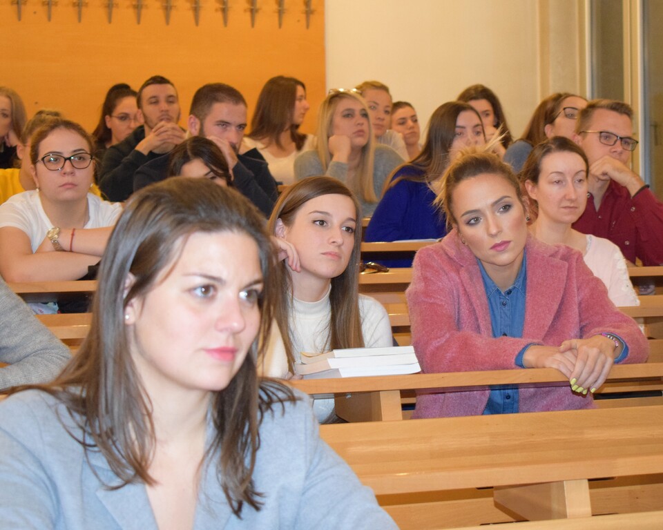 Održana tribina „Politika i književnost"