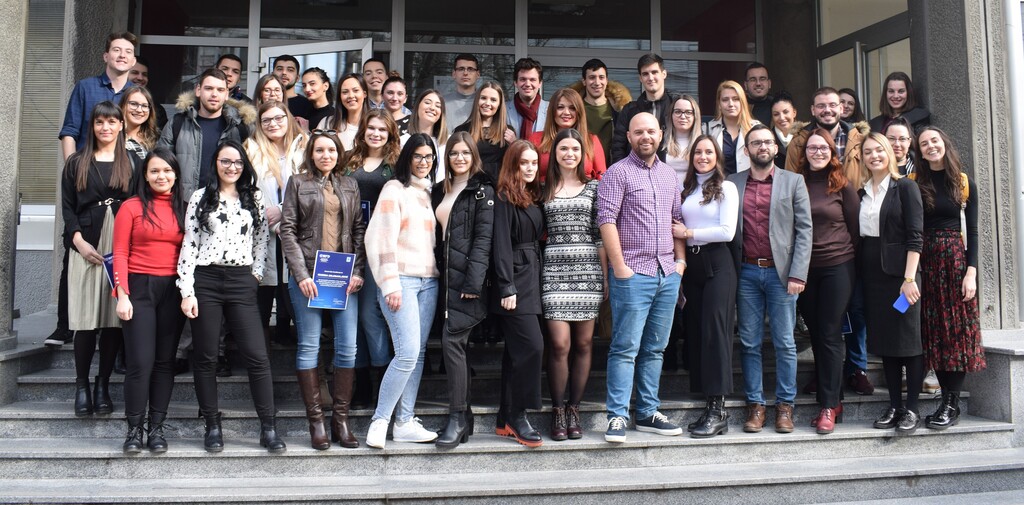 Dodeljeni sertifikati polaznicima Akademije za političku edukaciju u okviru programa Popularna demokratija