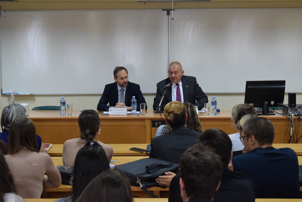 Одржано предавање шефа делегације и амбасадора ЕУ у Републици Србији Њ. Е. Емануелeа Жиофреа