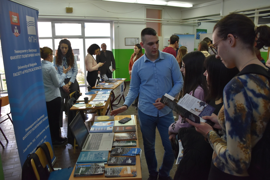 Представљање Факултета политичких наука на манифестацији ,,Каријерни дан" у Руми
