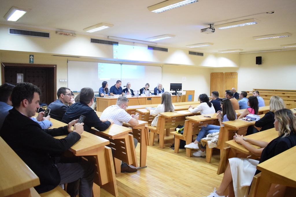 Одржан разговор о књизи ,,Надзирање демократије“ проф. др Славише Орловића на 17. Сабору политиколога